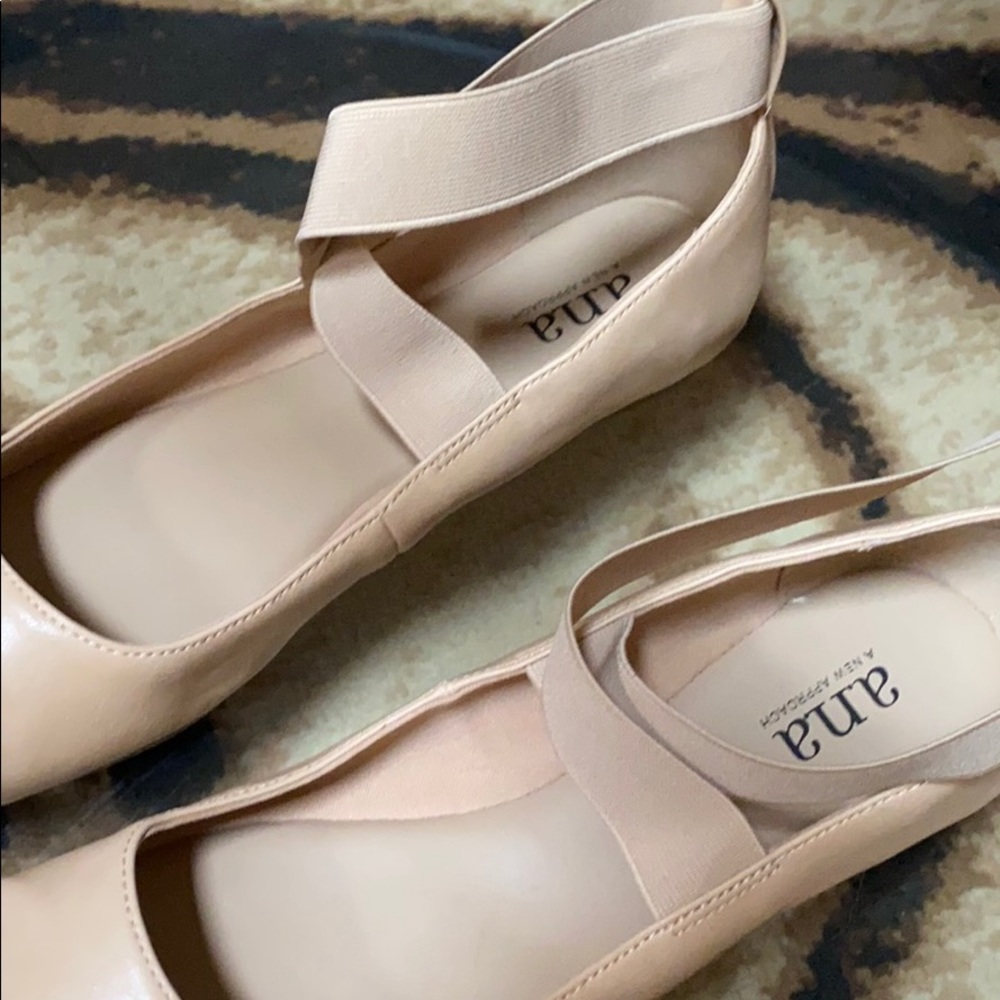 Shoes - Picture 2 of 3